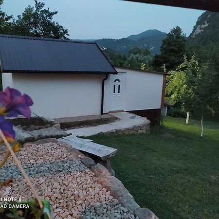 Lenilenii Bungalows Jajce Εξωτερικό φωτογραφία
