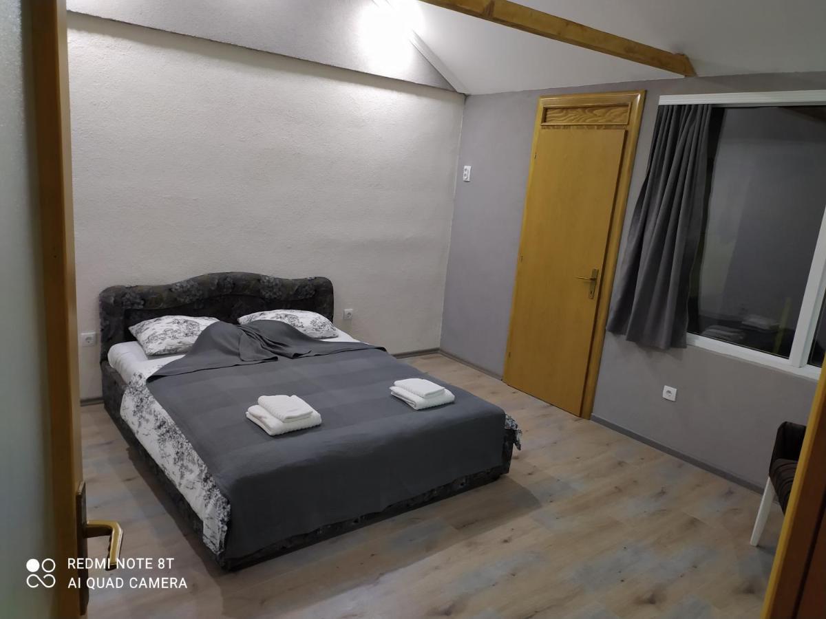 Lenilenii Bungalows Jajce Εξωτερικό φωτογραφία