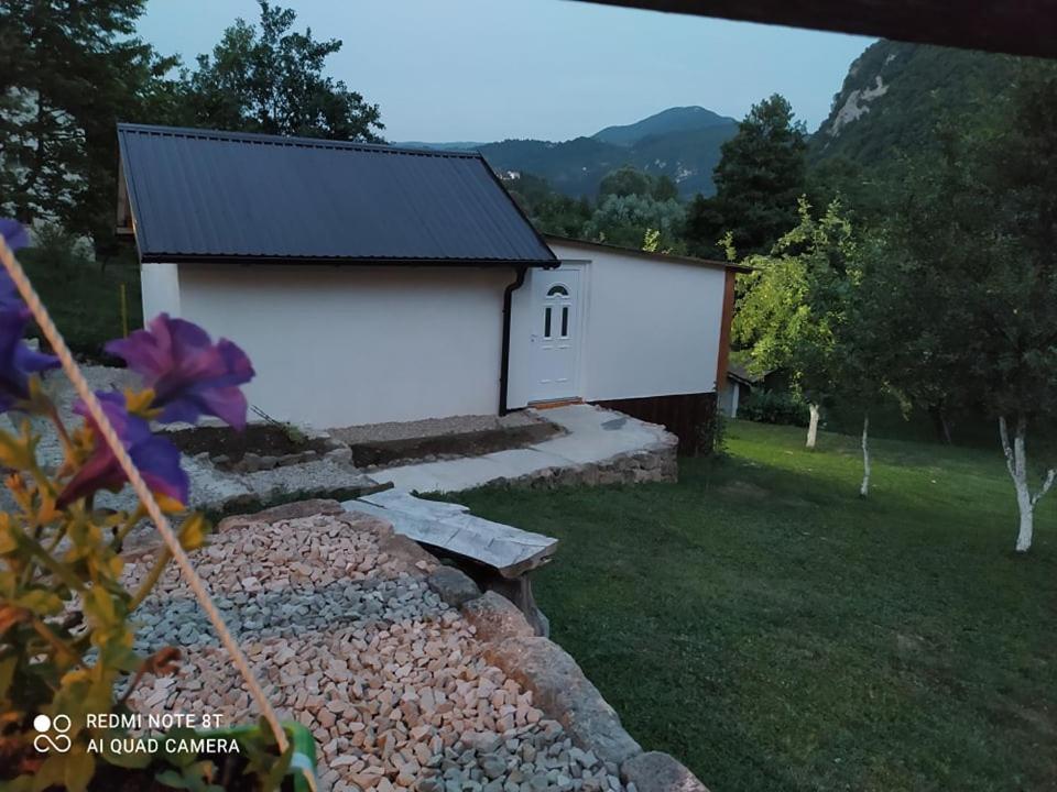 Lenilenii Bungalows Jajce Εξωτερικό φωτογραφία